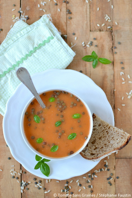 Photo de la Soupe à la tomate au riz et aux lentilles du blog Tomate Sans graines de Stéphanie Faustin