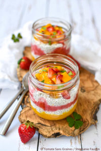 Pudding de chia à la mangue et aux fraises