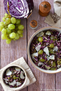 Salade de lentilles, chou rouge et raisin blanc