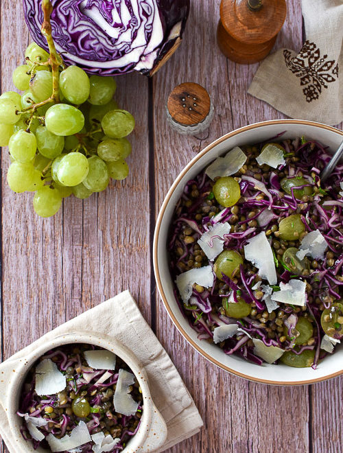 Salade de lentilles, chou rouge et raisin blanc