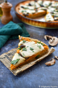 Pizza d’automne à la butternut et mozzarella fumée