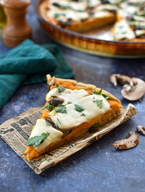 Pizza d’automne à la butternut et mozzarella fumée