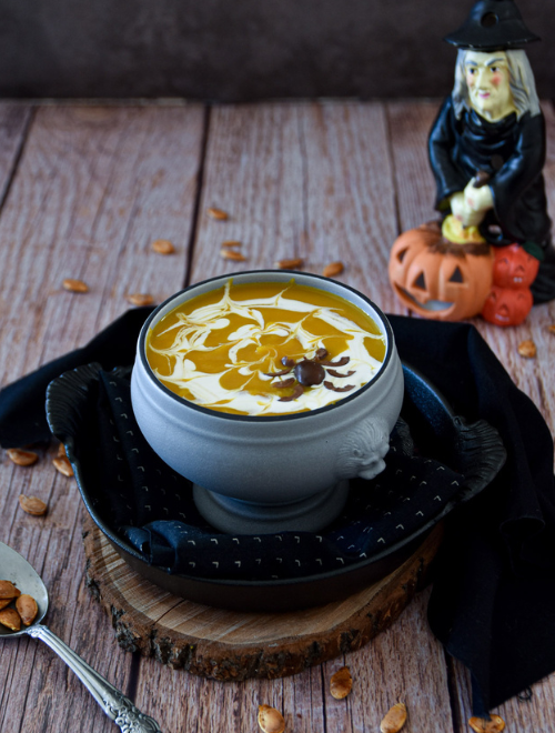 Velouté au potimarron grimé pour Halloween