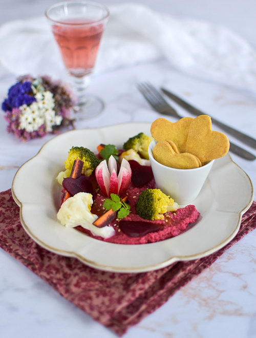 Houmous de betterave et légumes croquants {Saint-Valentin}