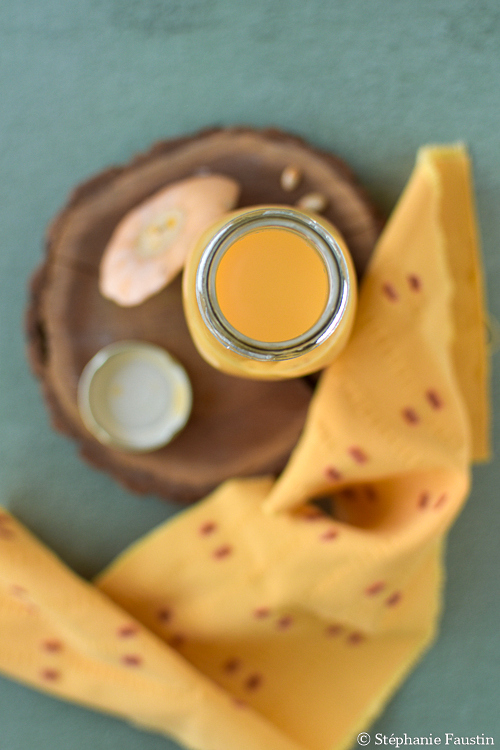 La bouteille de lait de courge vu du haut, par le goulot.