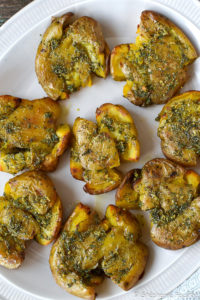 Smashed potatoes (pommes de terre écrasées, ou tapées)