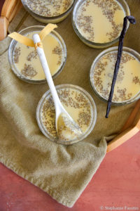 Panna cottas aux graines de chia, vanille et citron