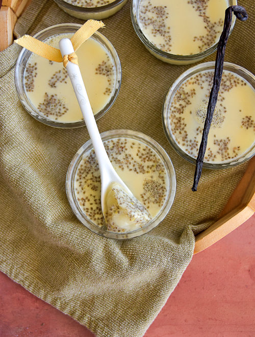 Panna cottas aux graines de chia, vanille et citron