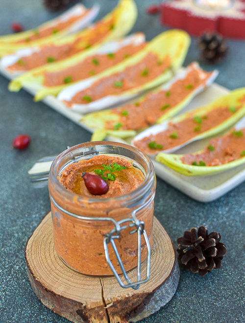 Pesto de cynorrhodons sur feuilles d’endives
