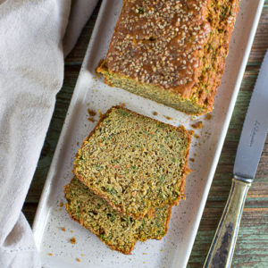 Le cake aux épluchures vu du dessus.